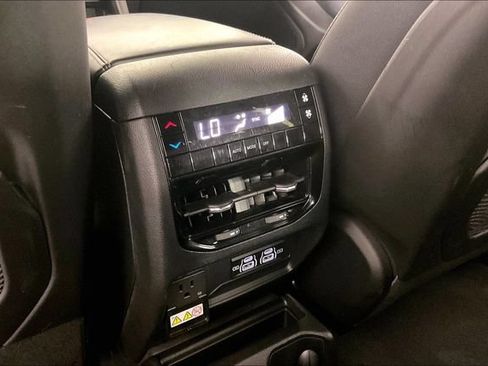Used 2025 Jeep Grand Cherokee L Altitude AWD/4WD image 9