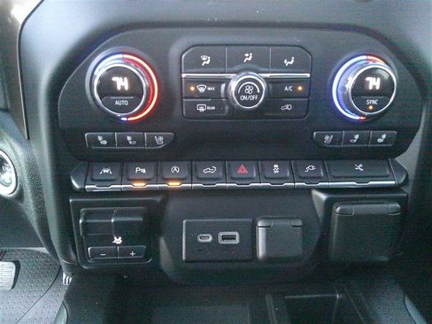 Used 2019 Chevrolet Silverado 1500 High Country w/ High Country Premium Package image 17