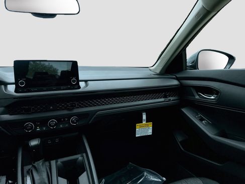 Used 2025 Honda Accord LX image 19