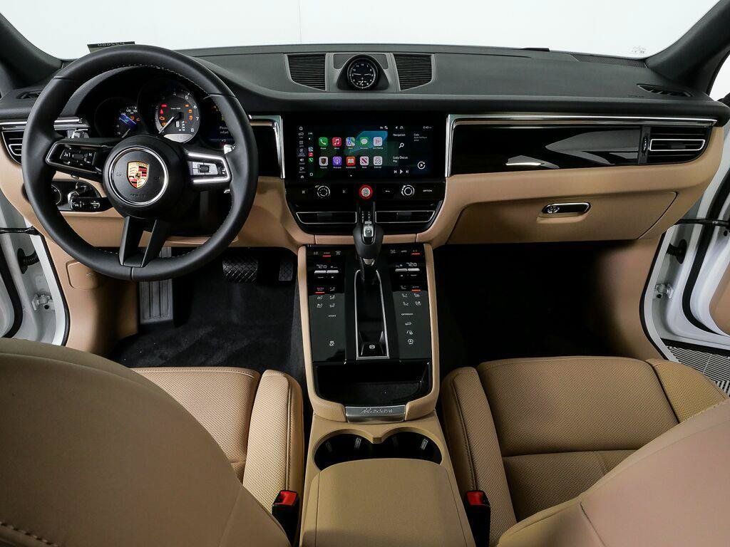 Certified 2026 Porsche Macan AWD/4WD image 19