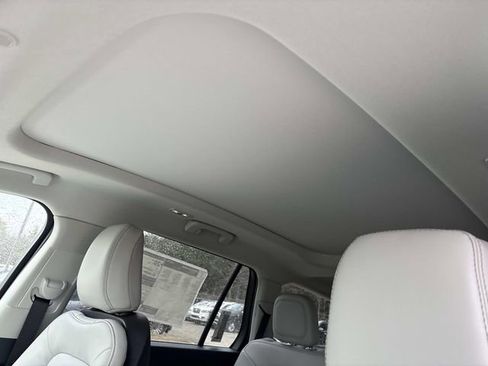 New 2026 Lincoln Aviator AWD image 25