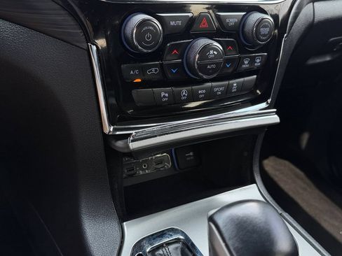 Used 2020 Jeep Grand Cherokee Altitude AWD/4WD image 23