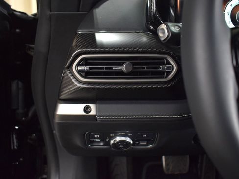 Used 2025 Aston Martin Vanquish image 26