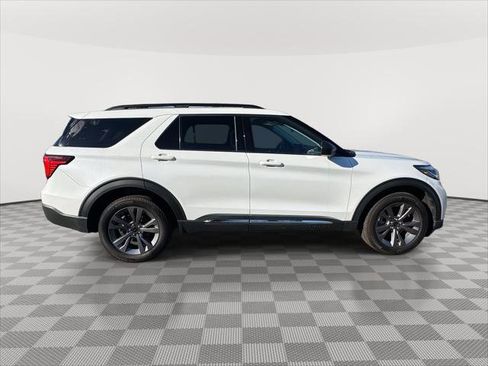 Used 2025 Ford Explorer Active w/ Active Comfort Package image 8