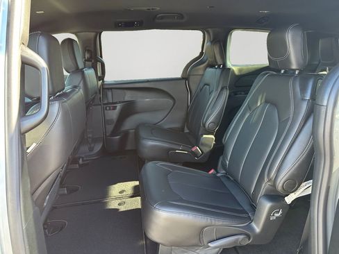 New 2026 Chrysler Pacifica Select w/ S Appearance Package image 15