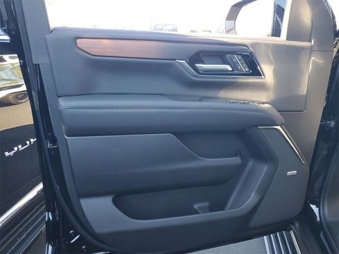 New 2026 GMC Yukon XL Denali w/ Denali Reserve Package image 13