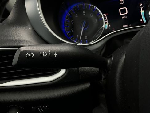 Used 2020 Chrysler Pacifica Touring-L Plus w/ S Appearance Package image 40