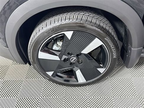 Certified 2025 Nissan Kicks SR image 4