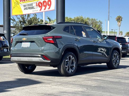 Used 2025 Chevrolet Trax LT FWD image 5
