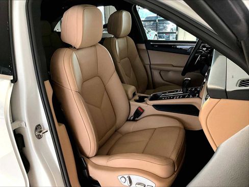Used 2025 Porsche Macan image 22