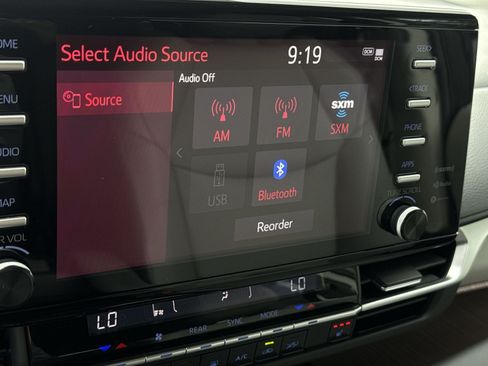 Used 2023 Toyota Sienna XLE FWD image 17