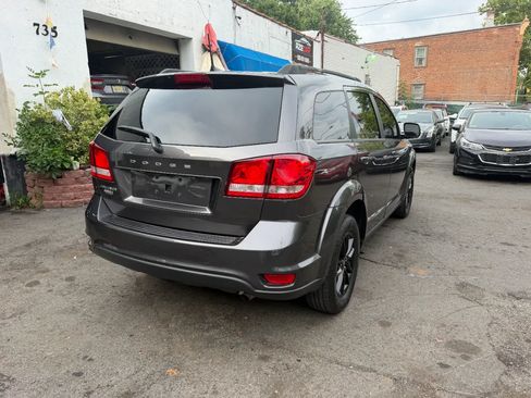 Used 2019 Dodge Journey SE w/ Connectivity Group FWD image 11