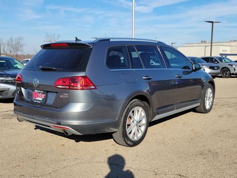 Used 2017 Volkswagen Golf Alltrack S image 4