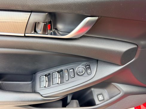Used 2018 Honda Accord Sport image 12