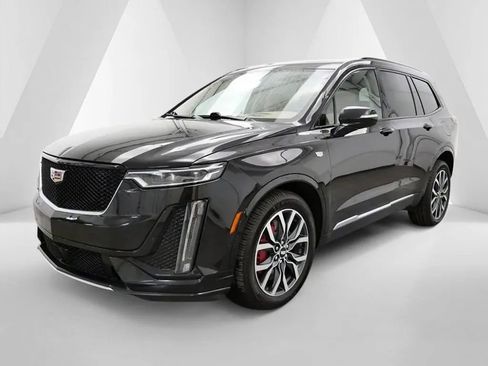 Used 2023 Cadillac XT6 Sport w/ Platinum Package image 3