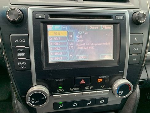 Used 2013 Toyota Camry SE image 15