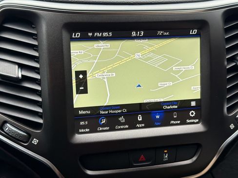 Used 2022 Jeep Cherokee Trailhawk w/ Sun, Sound & Nav Group AWD/4WD image 17