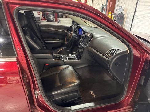 Used 2017 Chrysler 300 Limited image 23