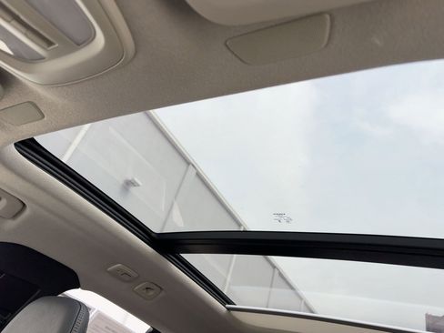 Certified 2025 Volvo XC40 B5 Plus image 15