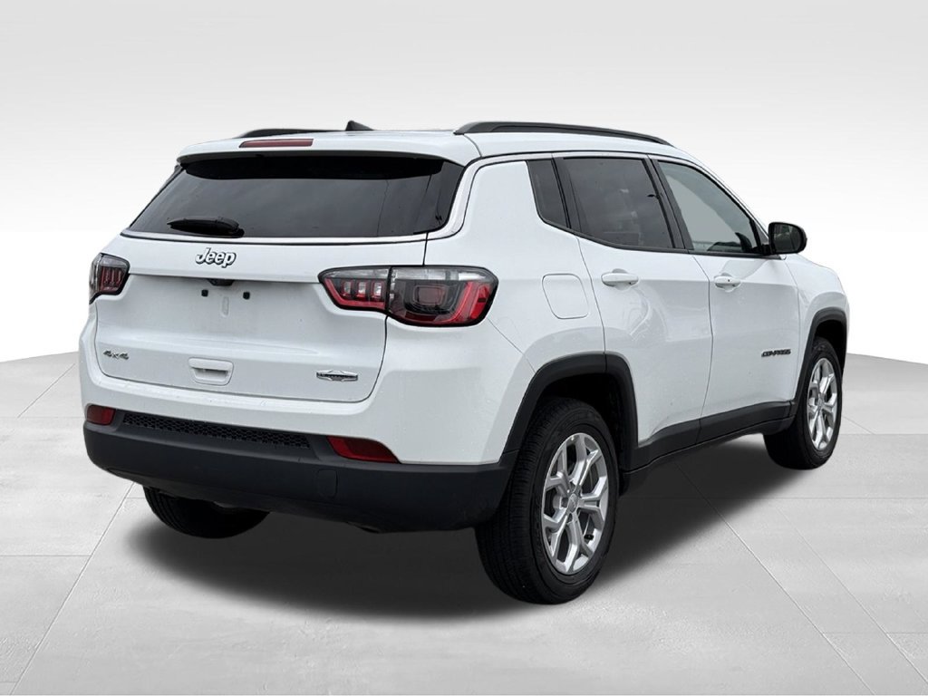 Used 2024 Jeep Compass Latitude AWD/4WD image 27