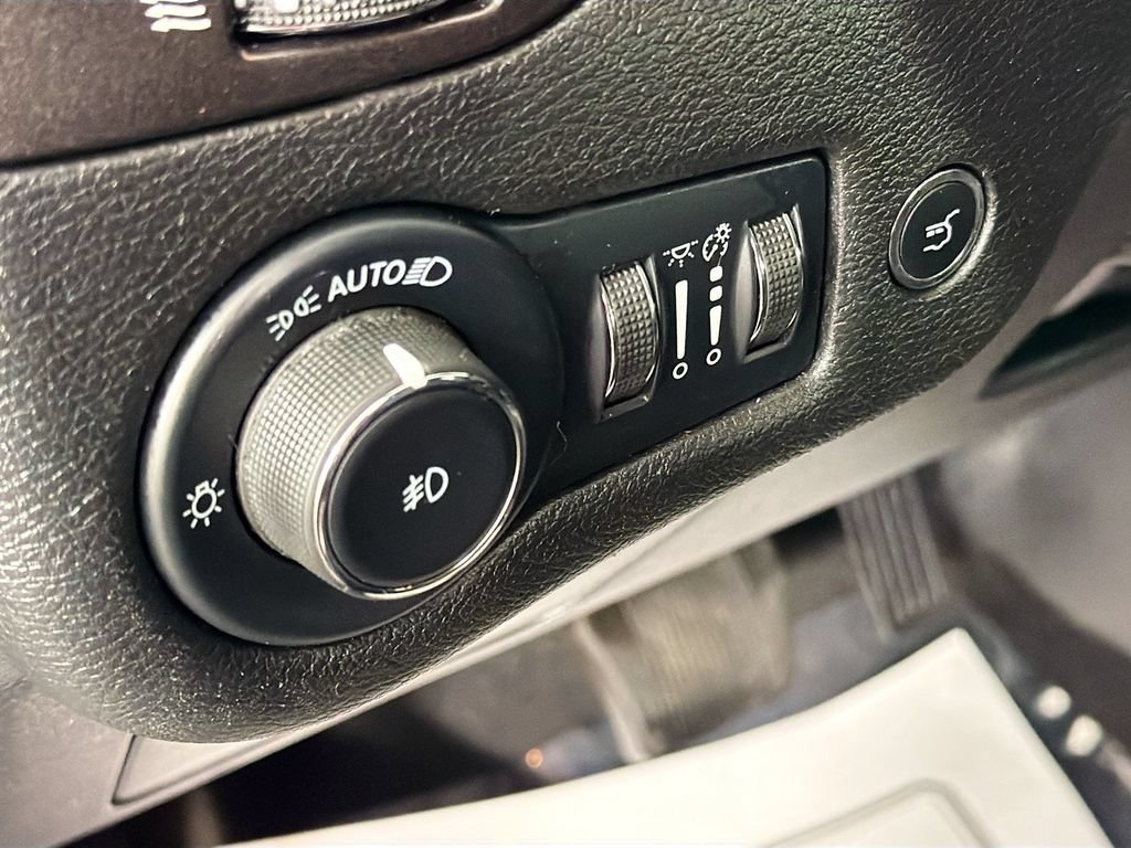 Used 2022 Jeep Cherokee Trailhawk w/ Trailer Tow Group AWD/4WD image 10