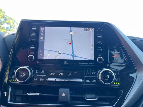 Used 2021 Toyota Highlander Limited FWD image 5
