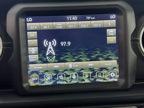 Used 2022 Jeep Wrangler Unlimited Sahara w/ Cold Weather Group AWD/4WD image 19