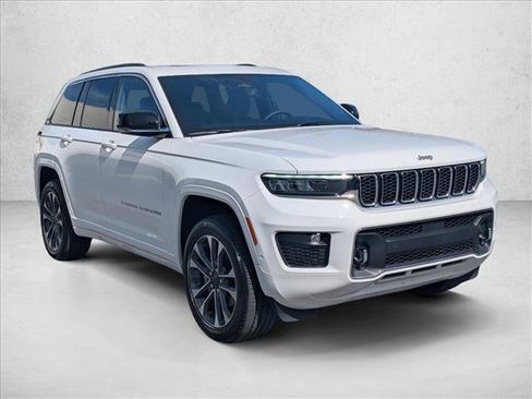 Used 2025 Jeep Grand Cherokee Overland w/ Luxury Tech Group IV AWD/4WD image 3