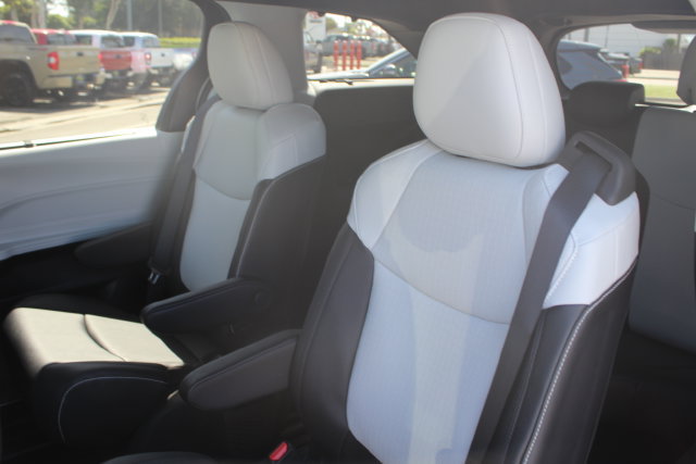 Certified 2026 Toyota Sienna XSE FWD image 30