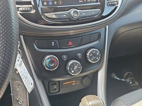 Used 2021 Chevrolet Trax LS AWD/4WD image 16