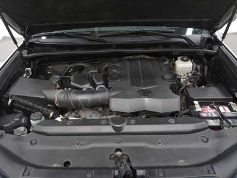 Used 2018 Toyota 4Runner SR5 image 30