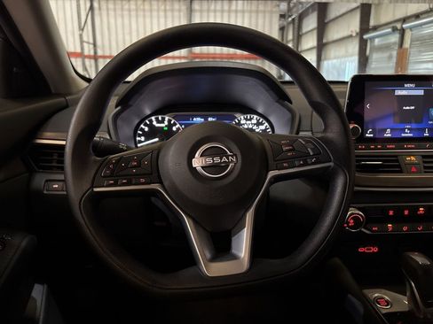 Used 2025 Nissan Altima 2.5 SV image 23