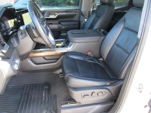 Used 2022 GMC Sierra 1500 Elevation w/ Preferred Package AWD/4WD image 17