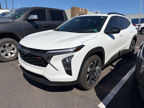 Used 2025 Chevrolet Trax RS w/ Sunroof Package image 5