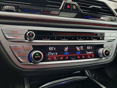 Used 2019 BMW 750i xDrive w/ M Sport Package image 37