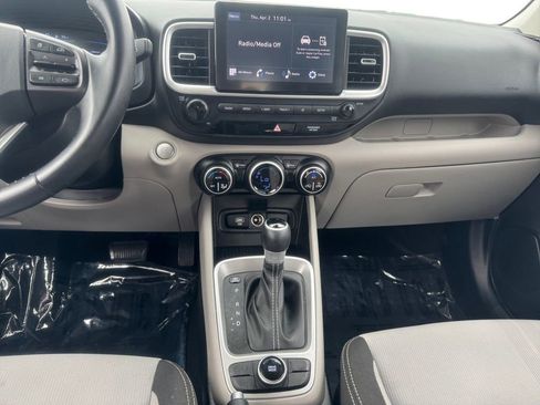Certified 2024 Hyundai Venue SEL FWD image 11