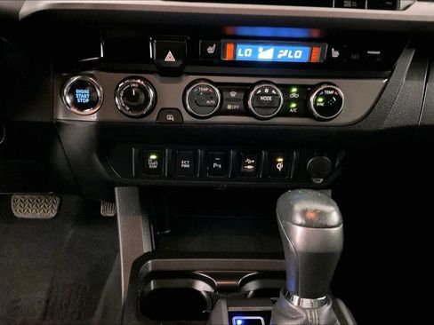 Used 2016 Toyota Tacoma TRD Off-Road w/ Premium & Technology Package image 15