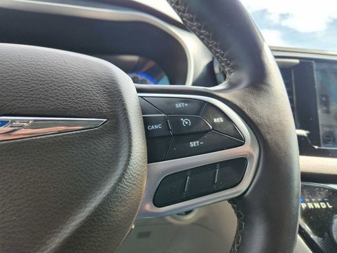 Used 2020 Chrysler Pacifica Touring w/ Cold Weather Group image 20