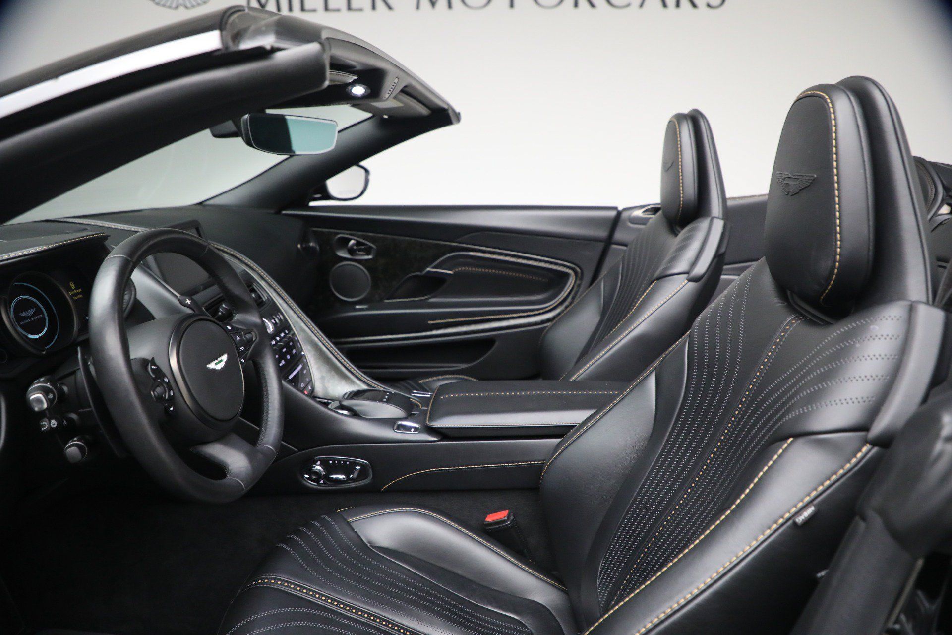 Used 2020 Aston Martin DB11 Volante RWD image 31