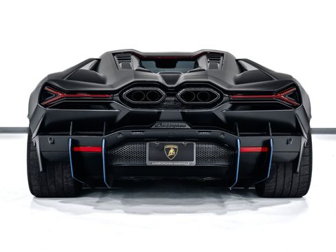 Used 2025 Lamborghini Revuelto image 7