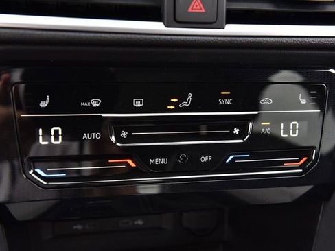 New 2026 Volkswagen Taos SE image 14