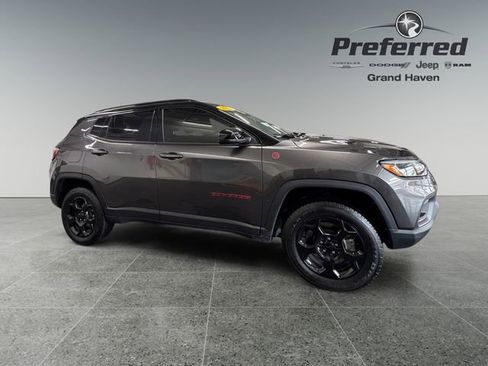 Used 2023 Jeep Compass Trailhawk w/ Trailhawk Convenience Group AWD/4WD image 8