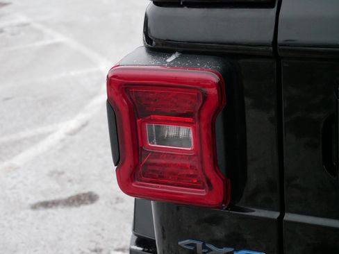 Used 2024 Jeep Wrangler High Altitude image 17