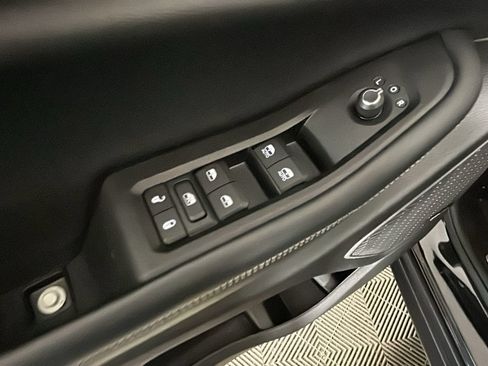 Used 2022 Jeep Grand Cherokee Limited 4xe w/ Luxury Tech Group II AWD/4WD image 12