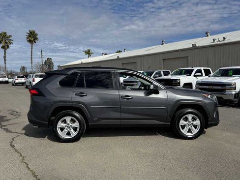 Used 2019 Toyota RAV4 XLE w/ Convenience Package image 12