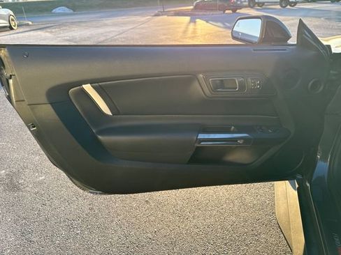 Used 2020 Ford Mustang Shelby GT500 w/ Technology Package image 15