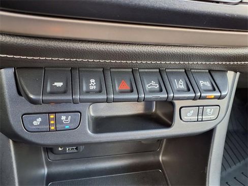 Used 2021 GMC Canyon Denali image 9