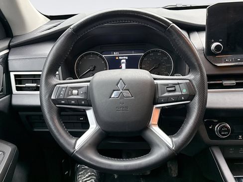 Used 2022 Mitsubishi Outlander SE image 12