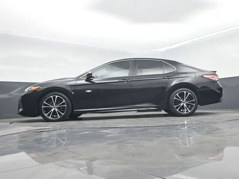 Used 2018 Toyota Camry SE FWD image 48