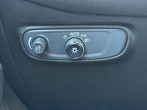 Used 2020 Chevrolet Equinox LT image 33